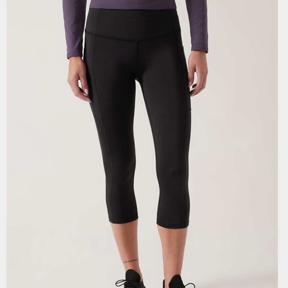 NWOT Athleta Ultimate Stash II Capri Legging Black size Large